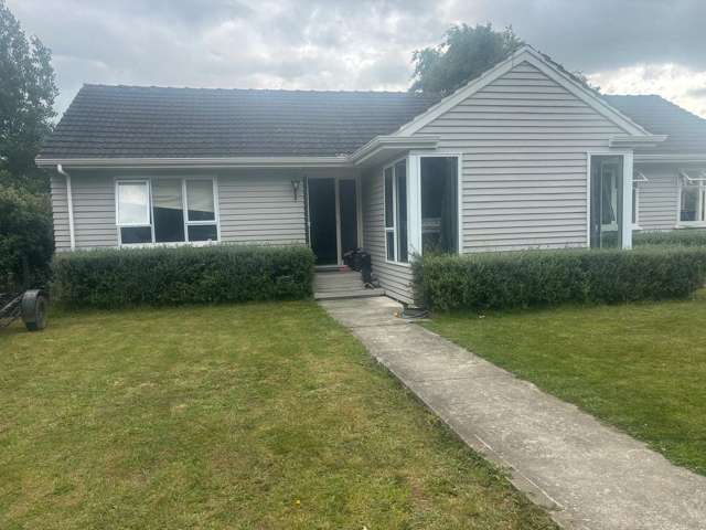 Large private 4 bed 2 bathroom family home