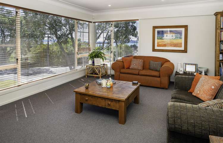 17 Beach Road Mellons Bay_1