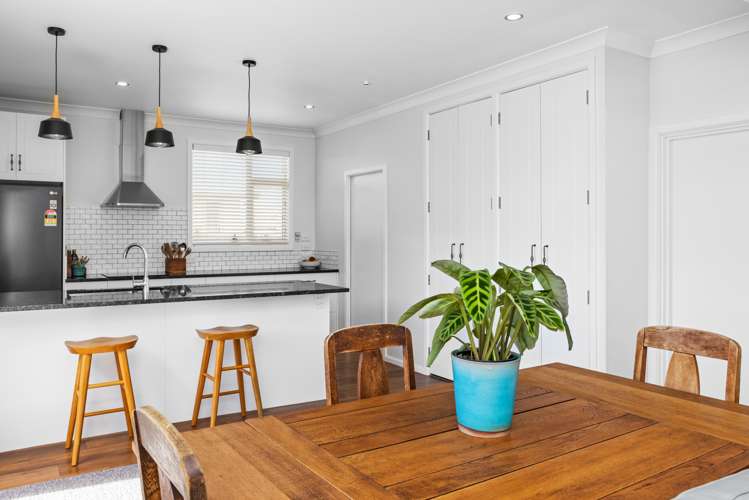 912 Clive Street Akina_2