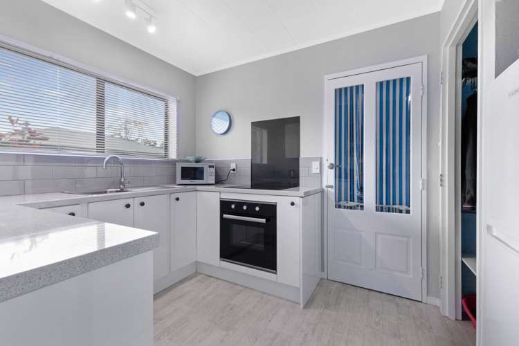 2/14 Burns Street Westown_16