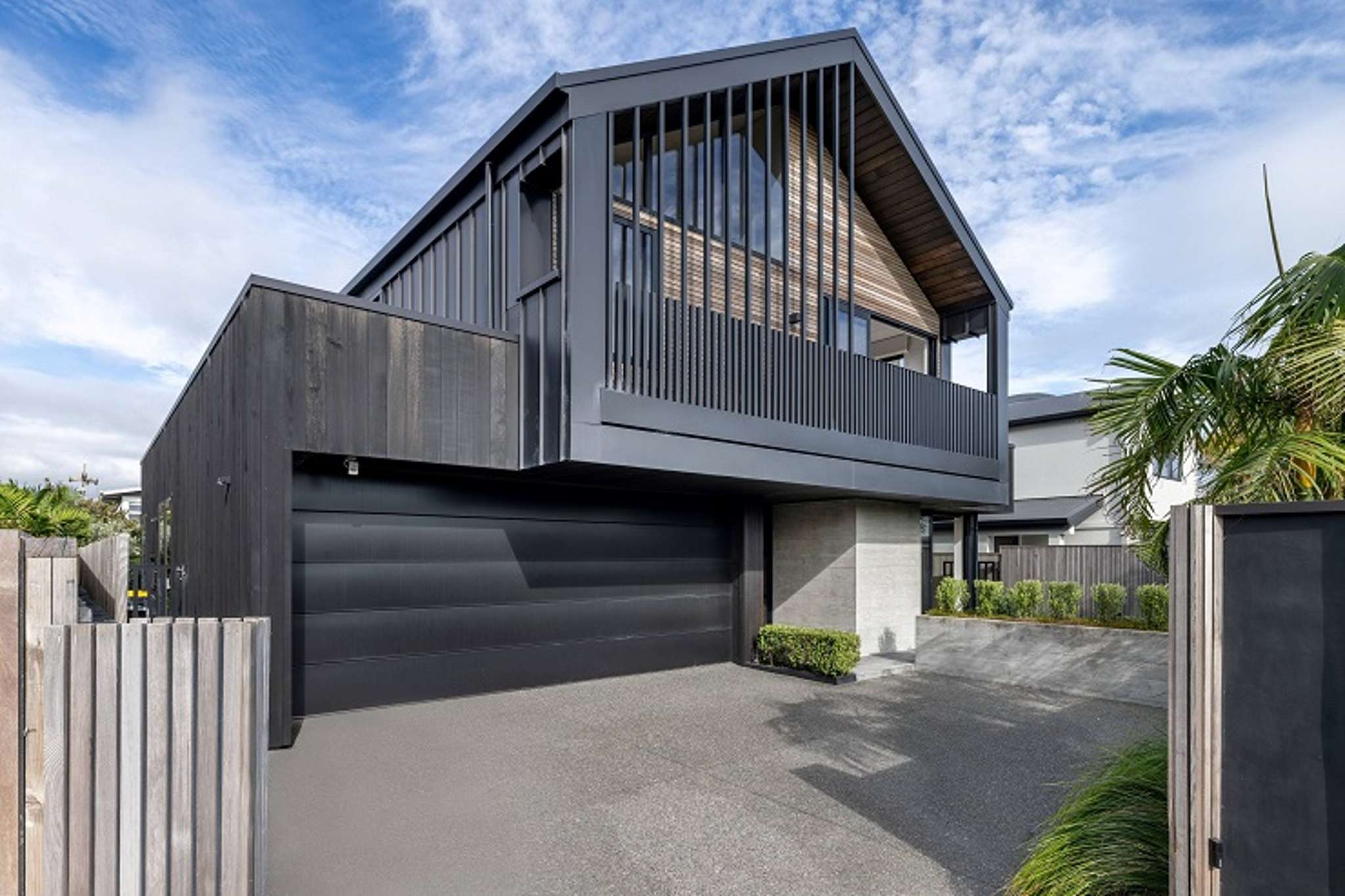 Three bidders fight over luxury Mount Maunganui home, sending the price over $3m