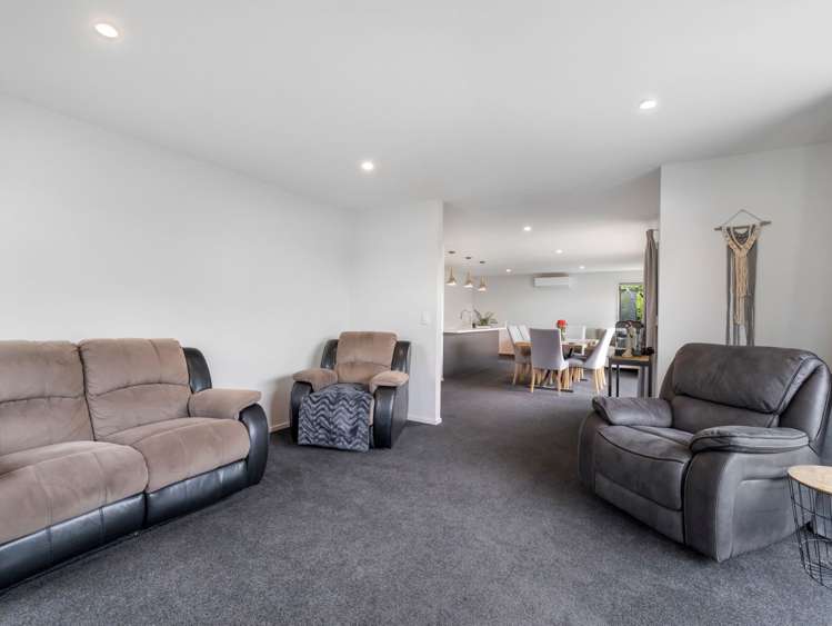 92 Sunline Avenue Lincoln_13