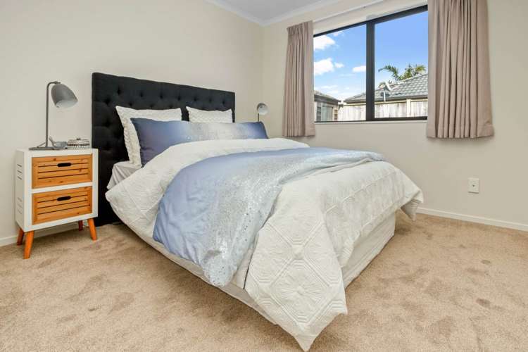 8 Iwinuku Crescent Wattle Downs_15