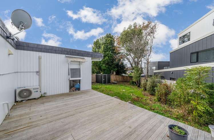 2/8 Wilbur Place Pakuranga Heights_5