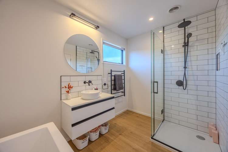 7 Hebbard Court Albert Town_15