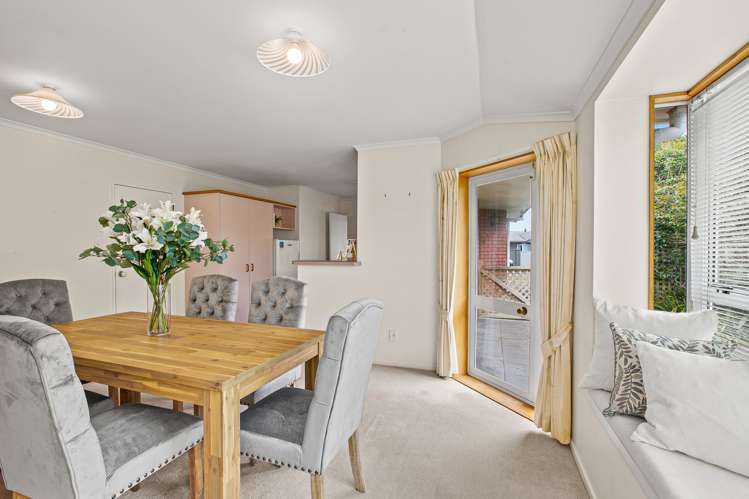 7 Kinross Drive Merrilands_5