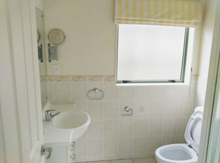 46 Newinn Crescent East Tamaki Heights_12