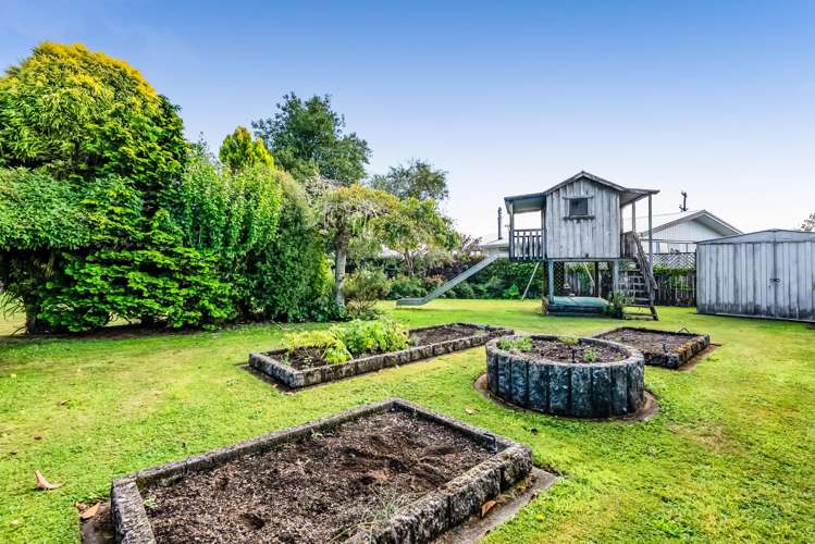 37 Pembroke Road East Stratford_47