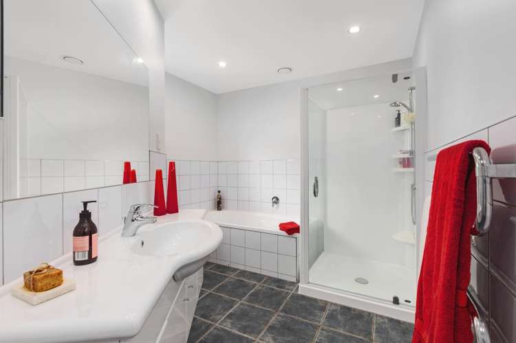 19 Longitude Place Whitby_9