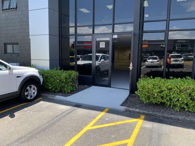 Tenancy B - 28 Constellation Drive Mairangi Bay_3