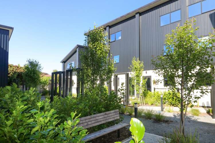 6/10 Avery Grove Boulcott_10