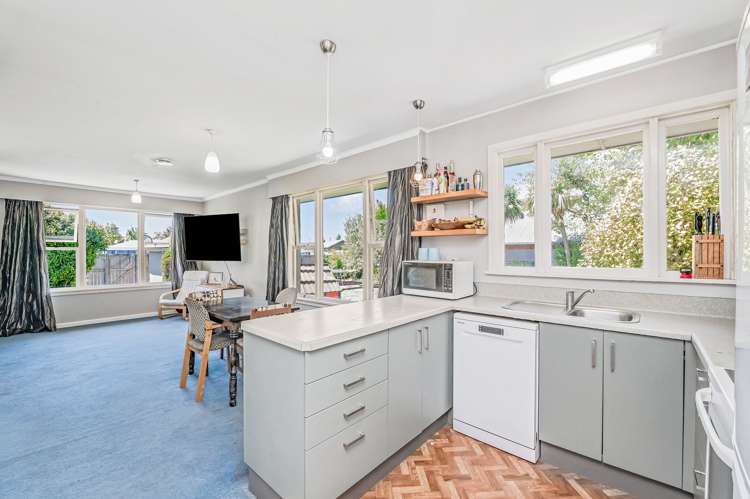 5669 West Coast Road Springfield_8