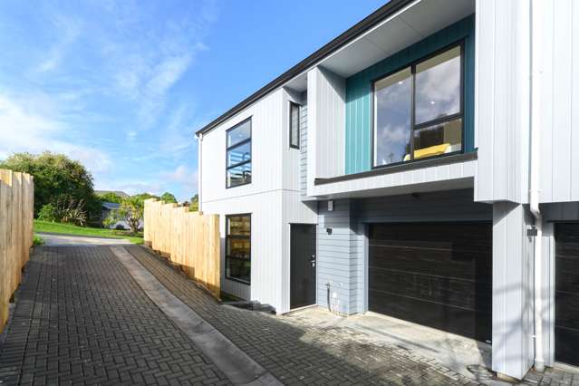 Architect-designed, Modern,  Sun-Filled!