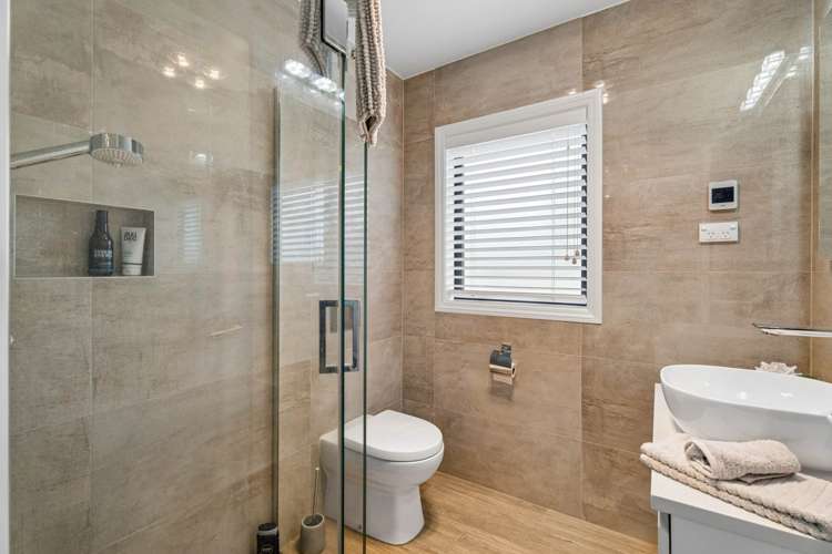 84 Intrepid Crescent Beachlands_25