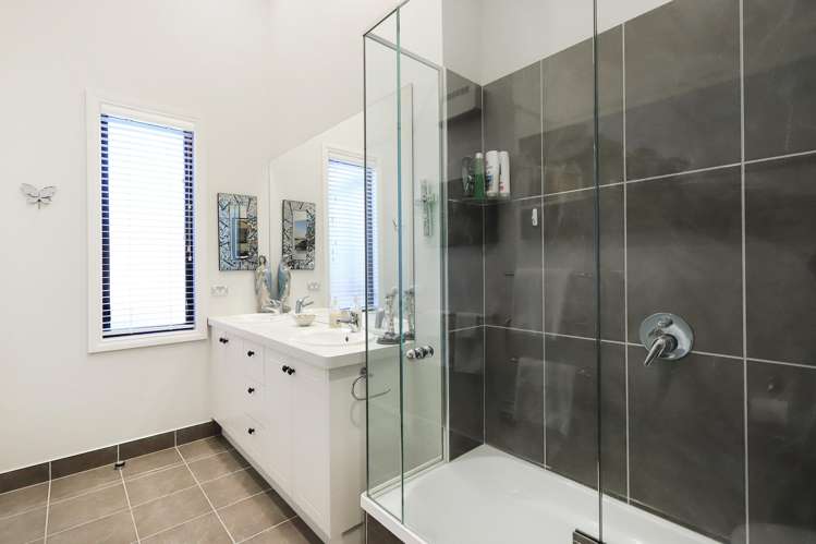 16 Hunter Drive Awatoto_22