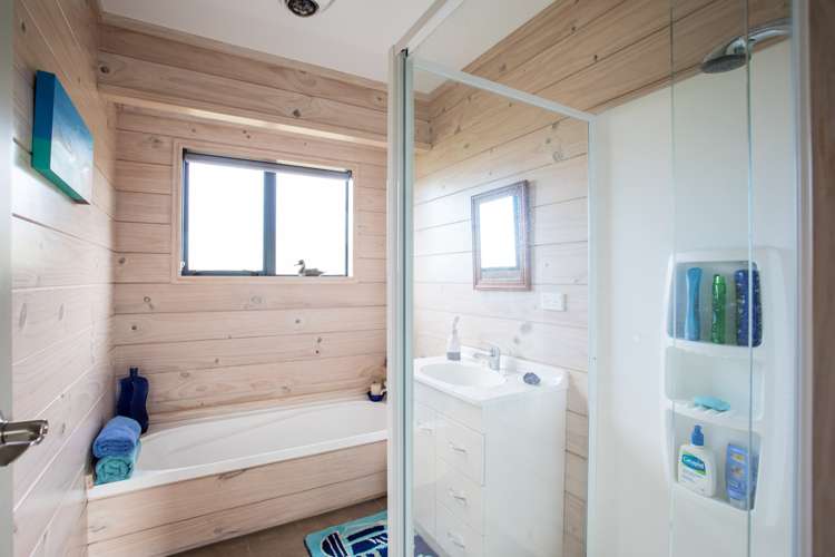 17 Hibiscus Avenue Cable Bay_14