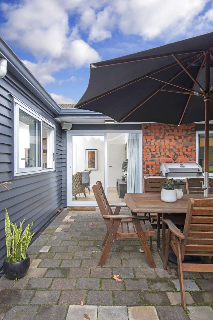 19 Borrowdace Avenue Botany Downs_17