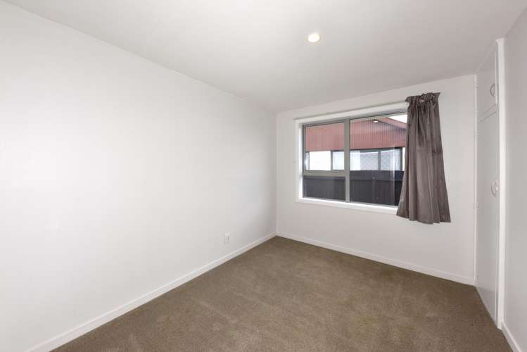 39 Steele Street Hornby_13