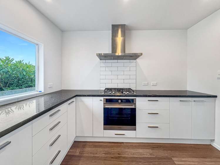 23 Parkes Avenue 1228_13