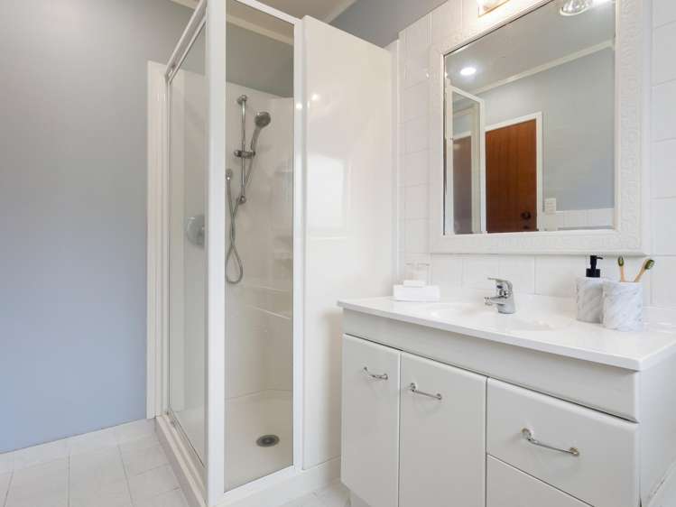 9A Page Place Hamilton East_14