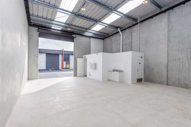 Unit 19 at 15 Earthmover Crescent Burbush_1