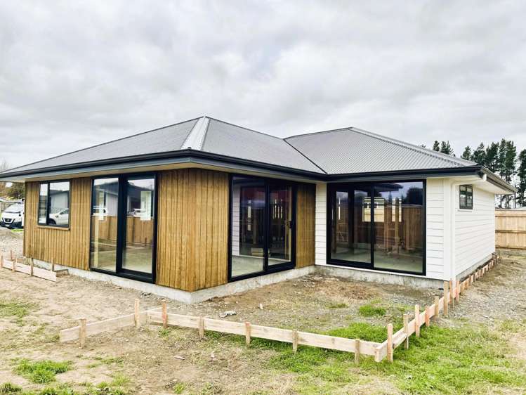 4 Rayner Lane_1