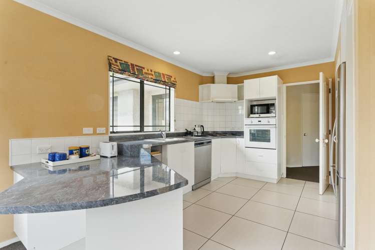 34 Strachan Way Highbury_2