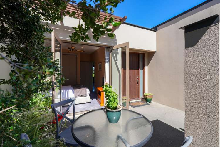 2/10 Lake Street Queenstown_36