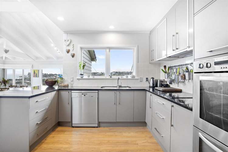 5 Colmar Road Mellons Bay_11