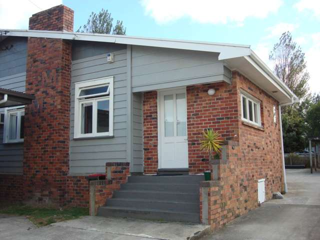 Tidy one bedroom unit in Mount Wellington