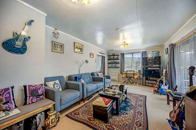 28 Tiroiti Grove Stokes Valley_2