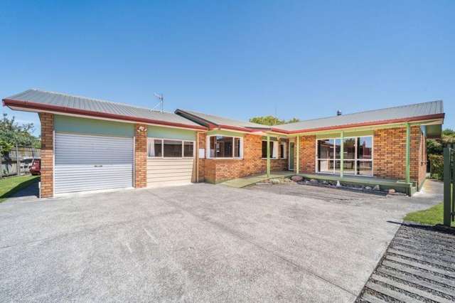 Spacious Family Living in a Prime Feilding Location