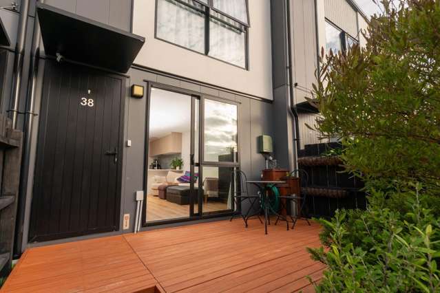 Immaculate Two-Bedroom Townhouse in Prime Silverdale Location
