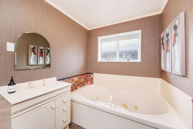 7 Woodfield Avenue Roslyn_21