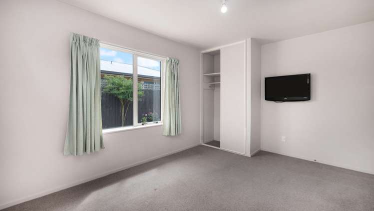 2/333 Ferry Road Waltham_6