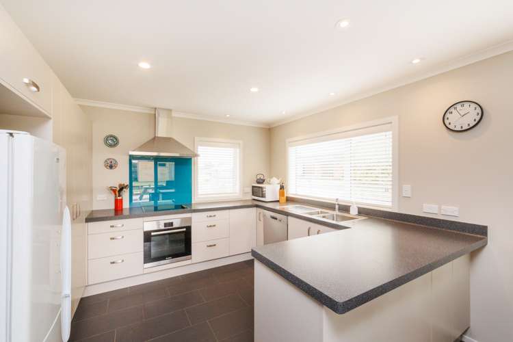 8 Roots Street West Feilding_21