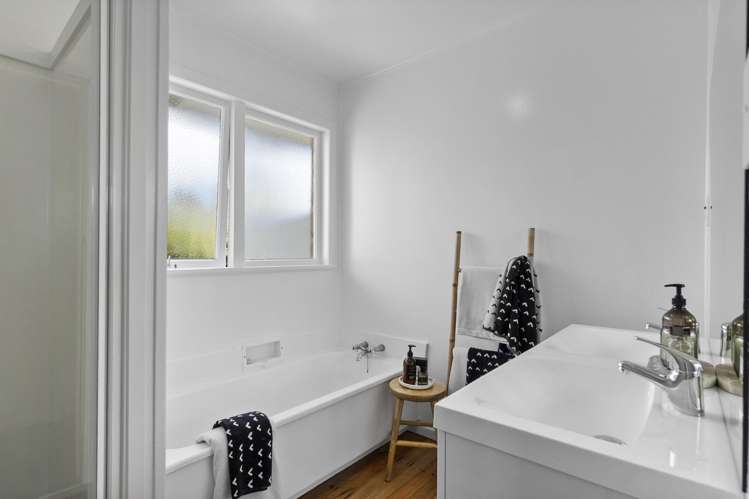 2 Patricia Avenue Hamilton East_14