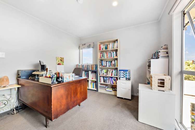 25 Triangle Road Massey_15