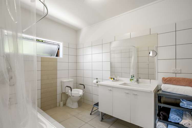 186 Ocean View Road Oneroa_10