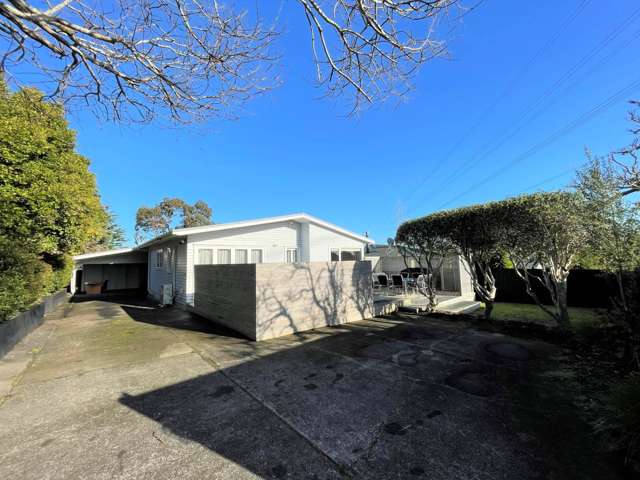3 bedrooms plus studio with 3 bathrooms