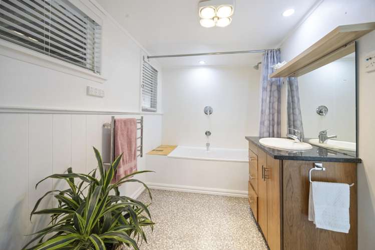 1003 Huia Road Huia_17