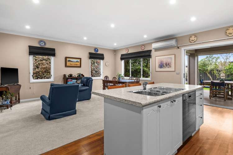 13 Heynes Place Clive_5