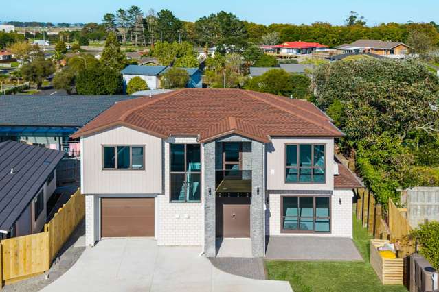 New 5-Bedroom Home with 2 Kitchens in Papatoetoe