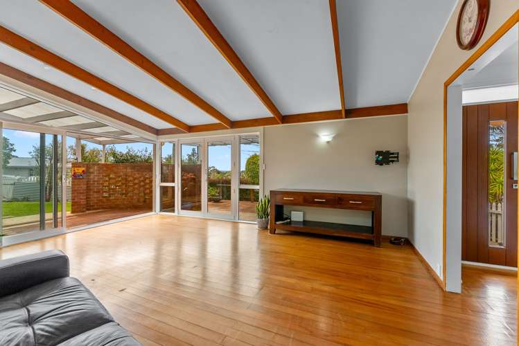 27 Colmar Road Mellons Bay_9