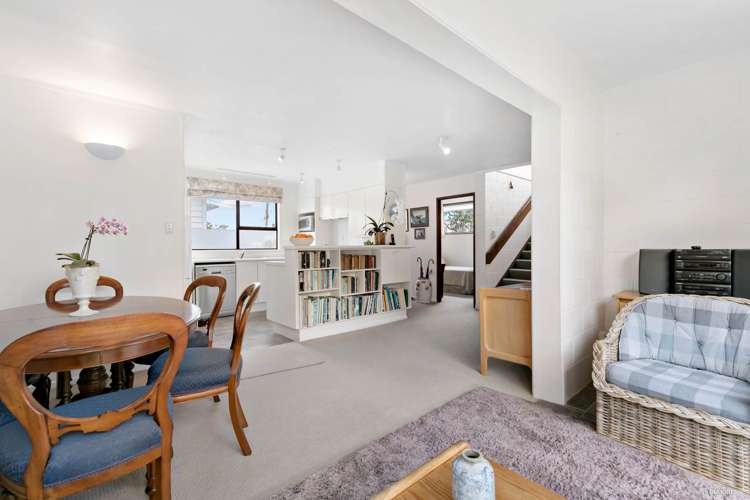 1/24 Hemi Street Narrow Neck_4