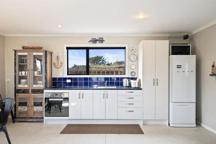 16 Te Kiri Street Himatangi Beach_1