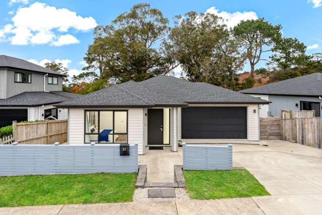 6 Bedroom Modern Living with Granny Potential!