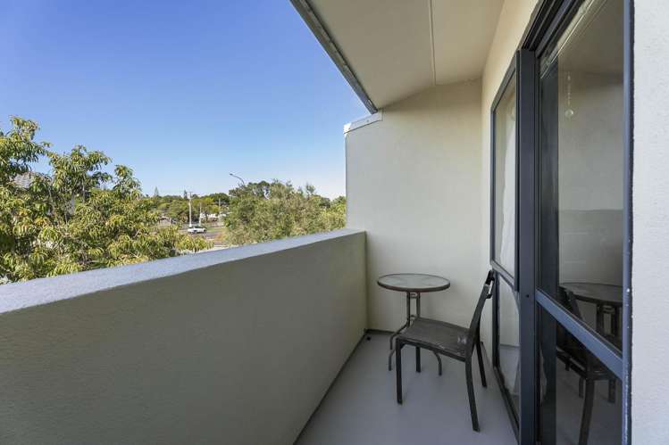 3 Elwarth Way Ranui_11