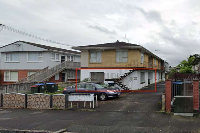 Spacious Unit in Prime Mt Albert Central Location