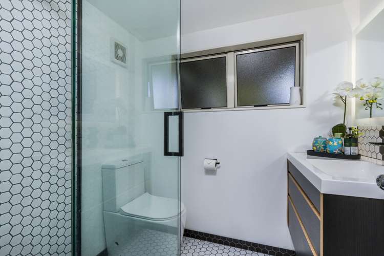 2/70 Archers Road Glenfield_13